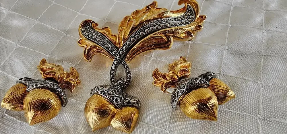 Vintage Avon Elegant Acorn Brooch Clip Earrings Set Gold Tone Faux Marcasite